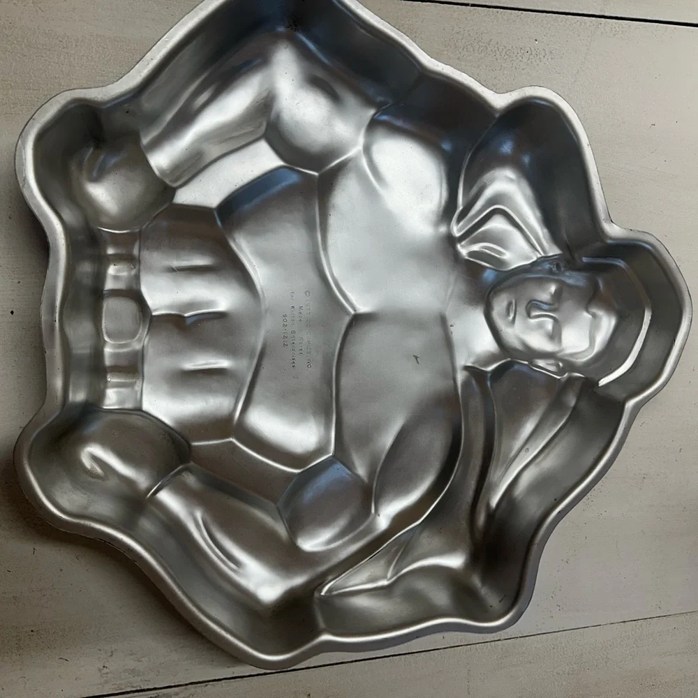 Wilton Silver Superhero Cake Topper Mold